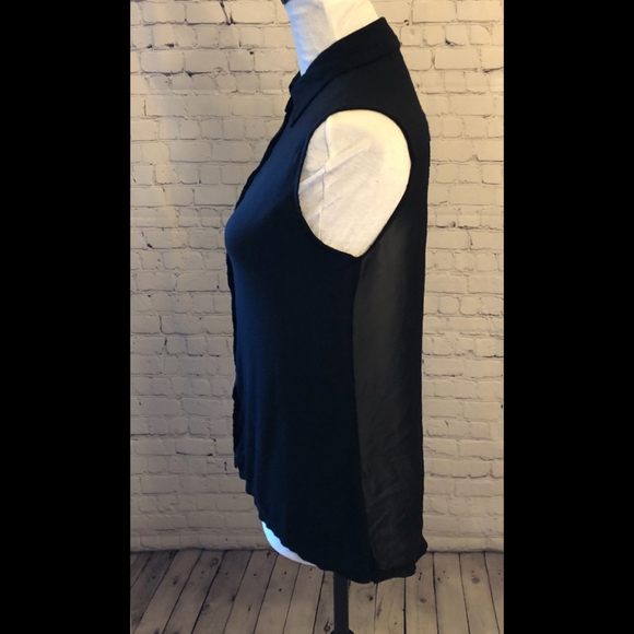 EUC Kirra black keyhole back sleeveless shirt - XS - Picture 3 of 7